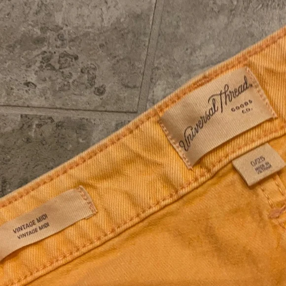 🎉Universal Thread (Target) Orange Cutoff Denim Shorts Women’s size 9 or 25 NWOT - Picture 3 of 4